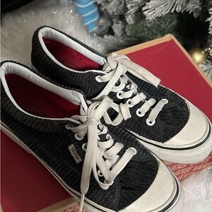 Vans Women's Black and White Corduroy Sneakers